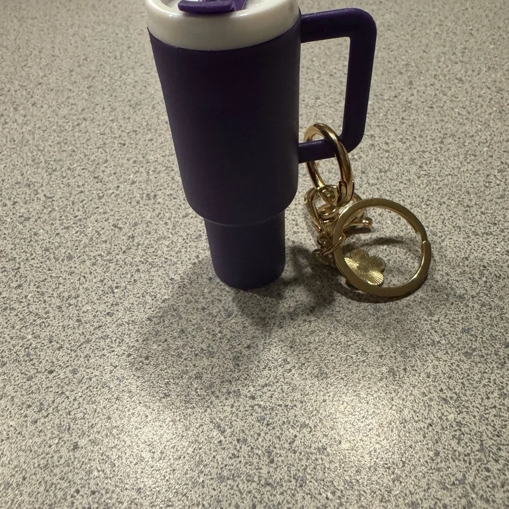Keychain‎ Tumbler with Gold Accents